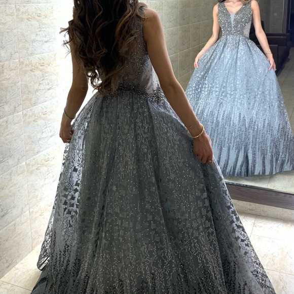 Luxury Gown - Picture 2 of 3